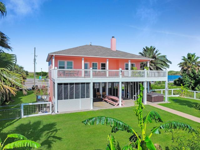 1300 Yacht Basin, Gilchrist, TX 77617
