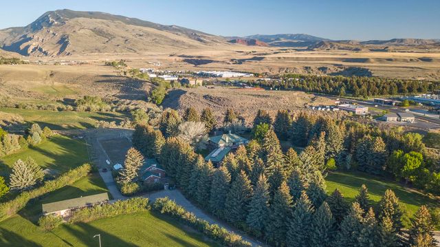 625 Skyline Dr, Cody, WY 82414