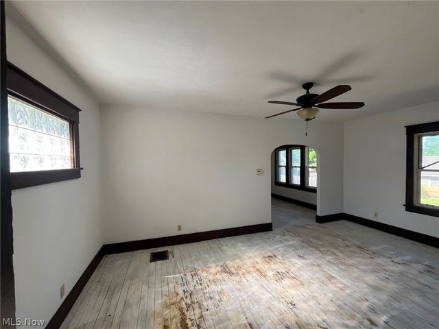 363 Spring Street, Struthers, OH 44471