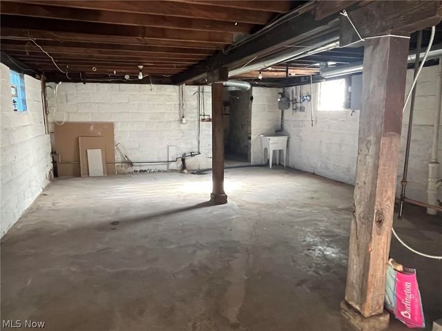 363 Spring Street, Struthers, OH 44471