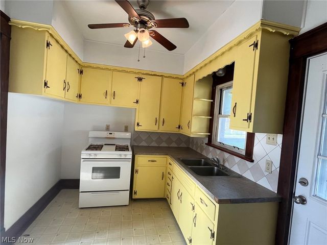 363 Spring Street, Struthers, OH 44471