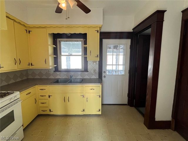 363 Spring Street, Struthers, OH 44471