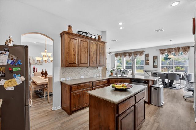 702 Cross Meadow Boulevard, Mansfield, TX 76063