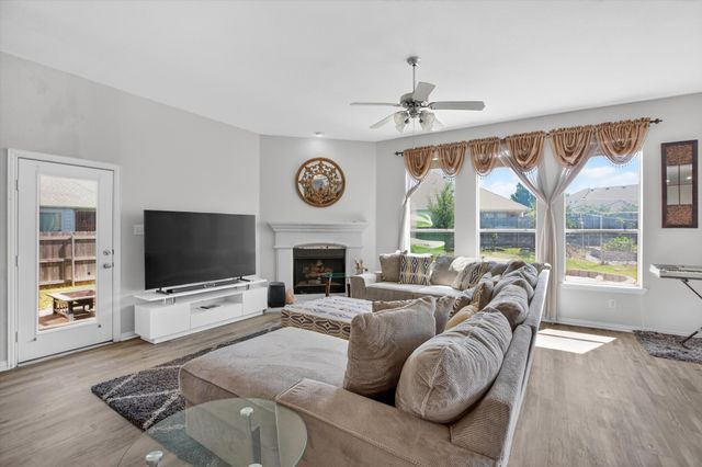 702 Cross Meadow Boulevard, Mansfield, TX 76063