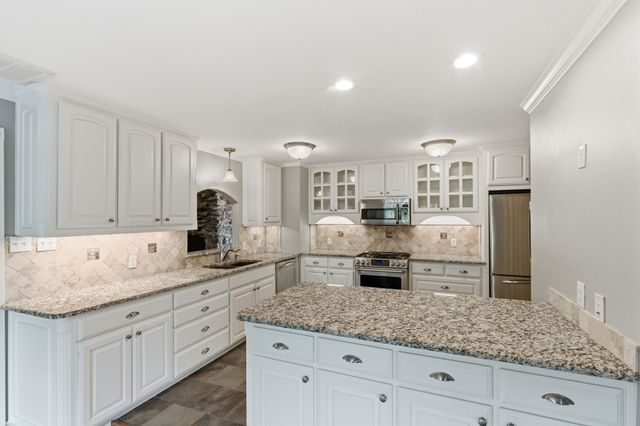 3526 Lakeridge Drive, Grapevine, TX 76051