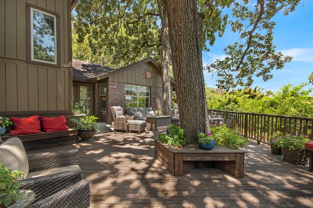 3526 Lakeridge Drive, Grapevine, TX 76051