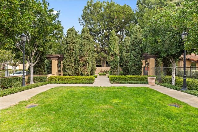 40 Trailing Vine, Irvine, CA 92602