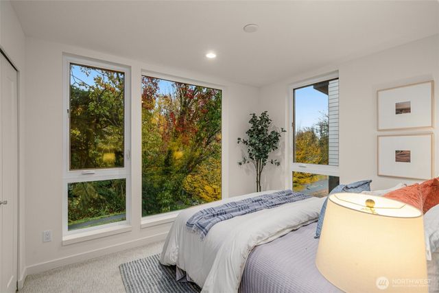 2103 SW Genesee Street, Seattle, WA 98106