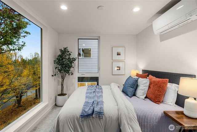 2103 SW Genesee Street, Seattle, WA 98106