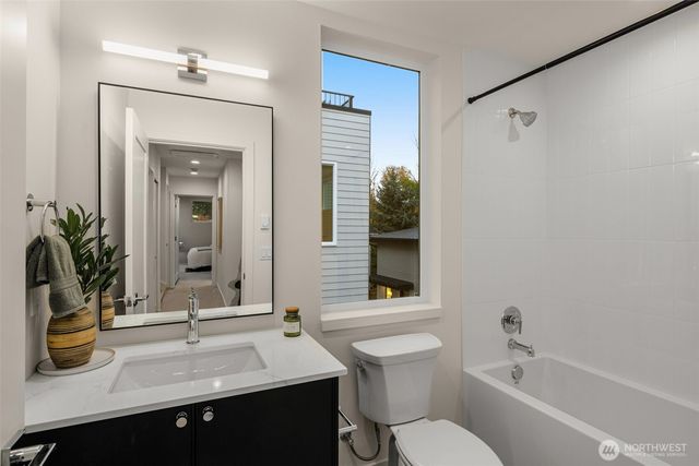 2103 SW Genesee Street, Seattle, WA 98106