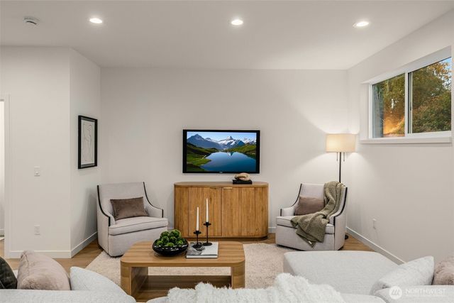 2103 SW Genesee Street, Seattle, WA 98106