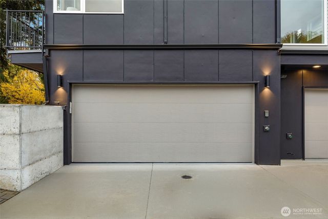 2103 SW Genesee Street, Seattle, WA 98106