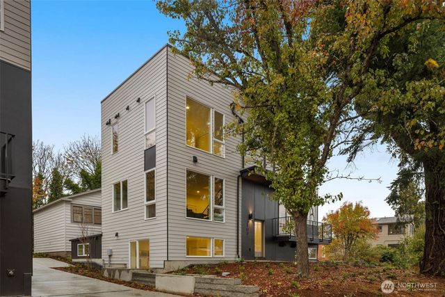 2103 SW Genesee Street, Seattle, WA 98106