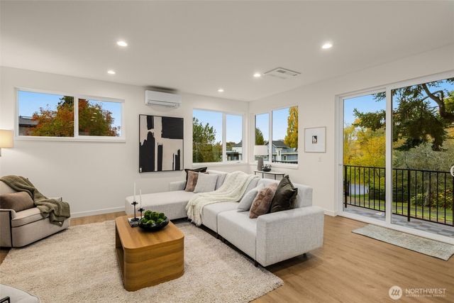 2103 SW Genesee Street, Seattle, WA 98106