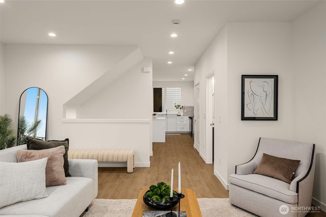 2103 SW Genesee Street, Seattle, WA 98106