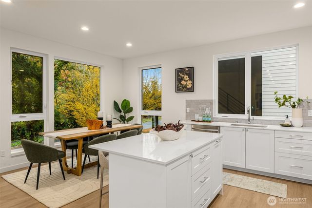 2103 SW Genesee Street, Seattle, WA 98106