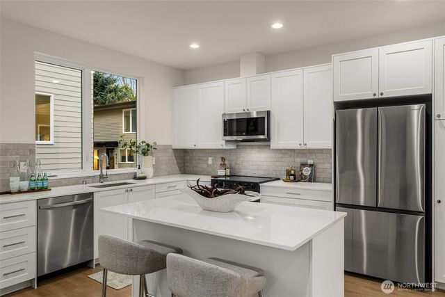 2103 SW Genesee Street, Seattle, WA 98106