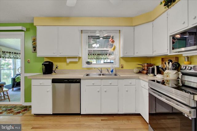 1405 EQUESTRIAN DR, Dover, PA 17315