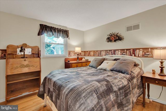 1405 EQUESTRIAN DR, Dover, PA 17315