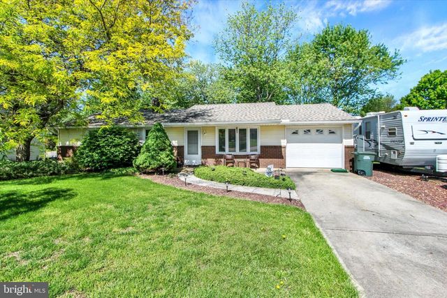 1405 EQUESTRIAN DR, Dover, PA 17315