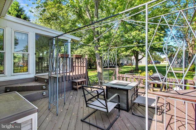 1405 EQUESTRIAN DR, Dover, PA 17315