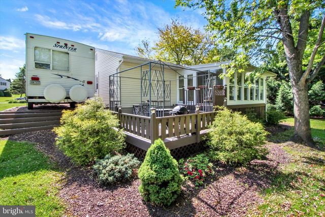 1405 EQUESTRIAN DR, Dover, PA 17315