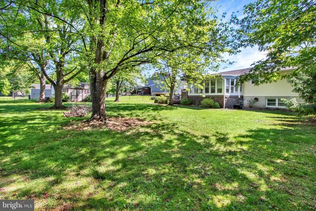 1405 EQUESTRIAN DR, Dover, PA 17315
