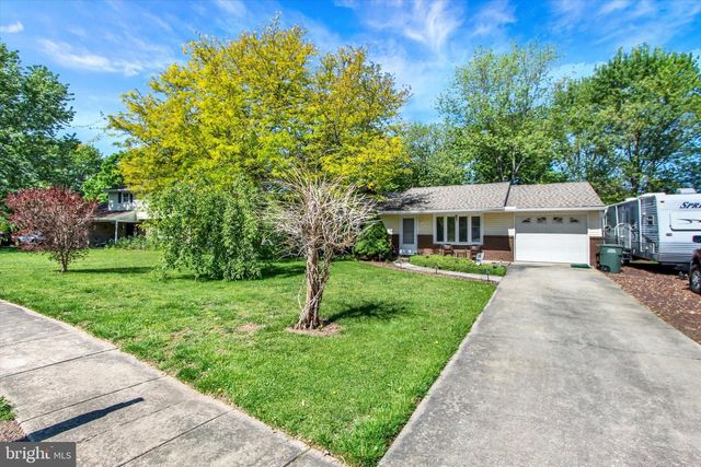 1405 EQUESTRIAN DR, Dover, PA 17315