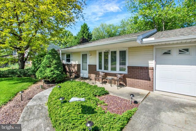 1405 EQUESTRIAN DR, Dover, PA 17315