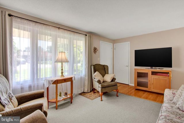 1405 EQUESTRIAN DR, Dover, PA 17315