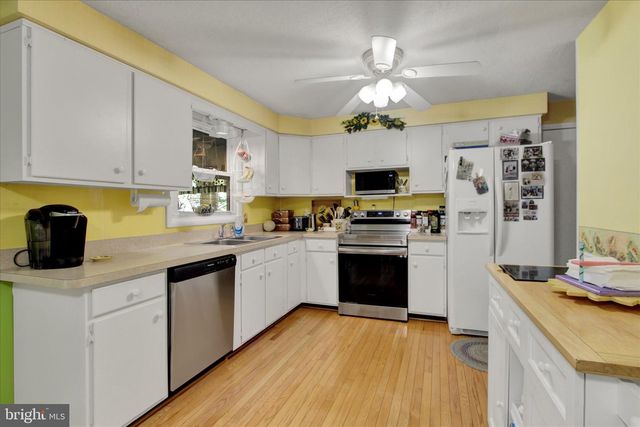 1405 EQUESTRIAN DR, Dover, PA 17315