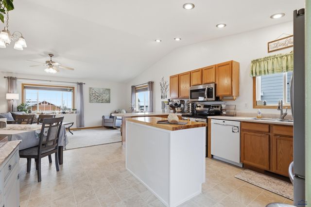 4325 TITAN DR, Rapid City, SD 57701
