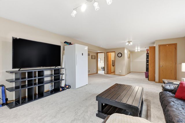 4325 TITAN DR, Rapid City, SD 57701