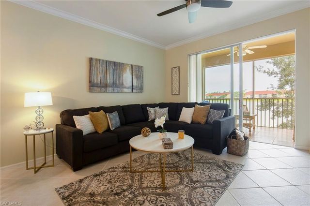 2730 Cypress Trace CIR # 2826, Naples, FL 34119