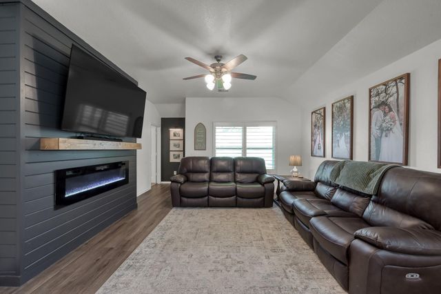 1887 Brushy Cedar Drive, Conroe, TX 77301