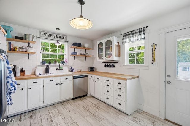 1010 Sharondale Avenue, Kingsport, TN 37660