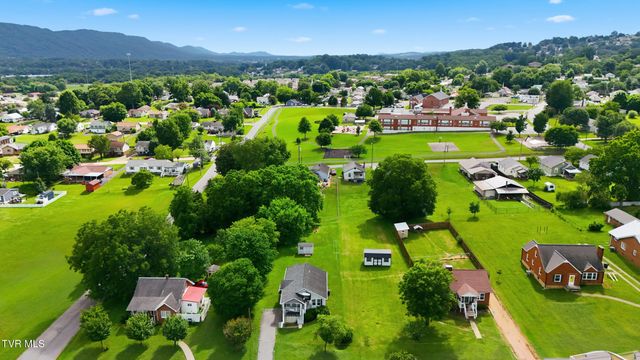 1010 Sharondale Avenue, Kingsport, TN 37660