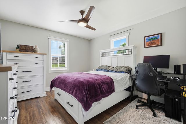 1010 Sharondale Avenue, Kingsport, TN 37660