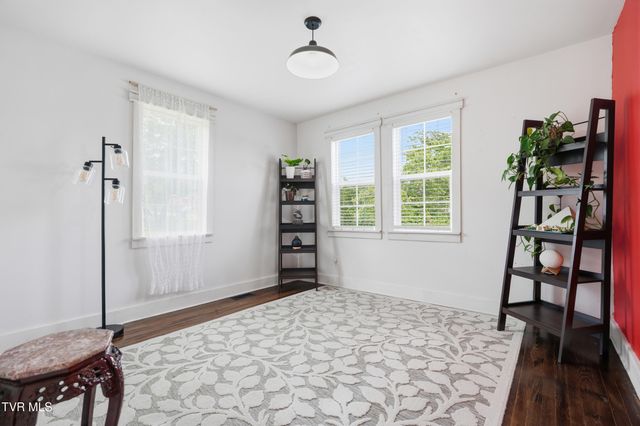 1010 Sharondale Avenue, Kingsport, TN 37660