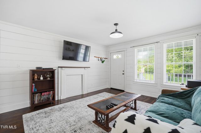 1010 Sharondale Avenue, Kingsport, TN 37660