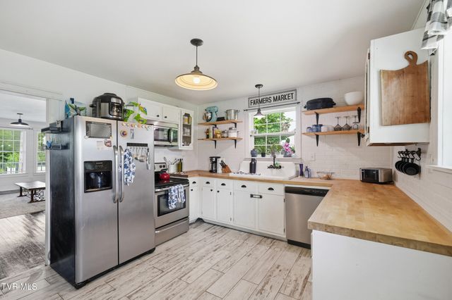 1010 Sharondale Avenue, Kingsport, TN 37660