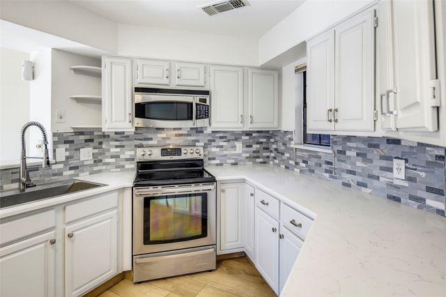 404 Santa Fe Trail 53, Irving, TX 75063