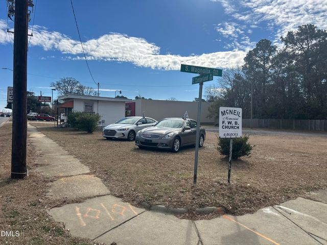 207 S Magnolia Avenue, Dunn, NC 28334