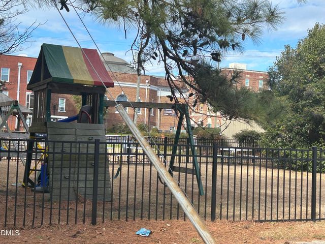 207 S Magnolia Avenue, Dunn, NC 28334