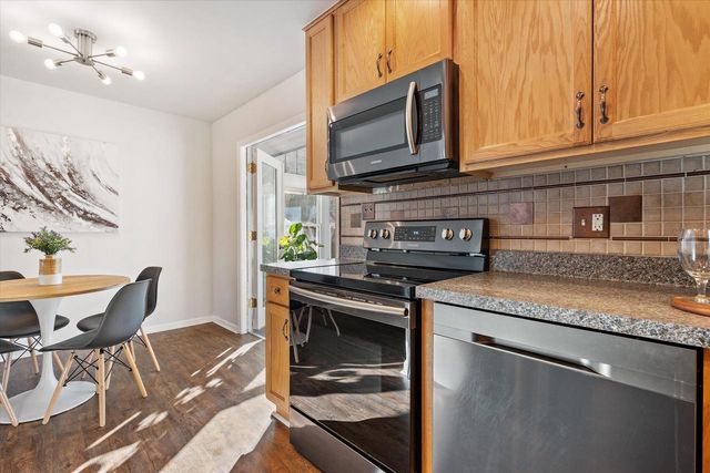 711 E Harvard STREET, Oconomowoc, WI 53066