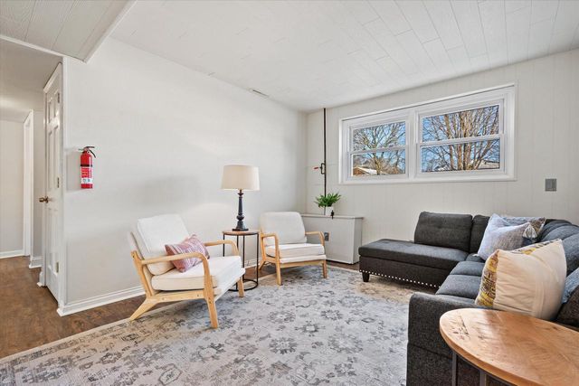 711 E Harvard STREET, Oconomowoc, WI 53066