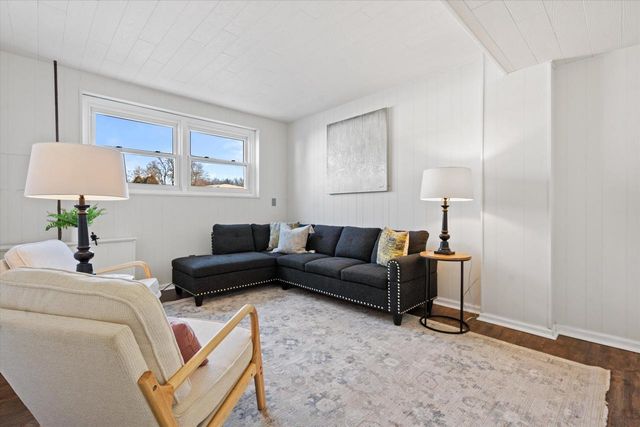 711 E Harvard STREET, Oconomowoc, WI 53066