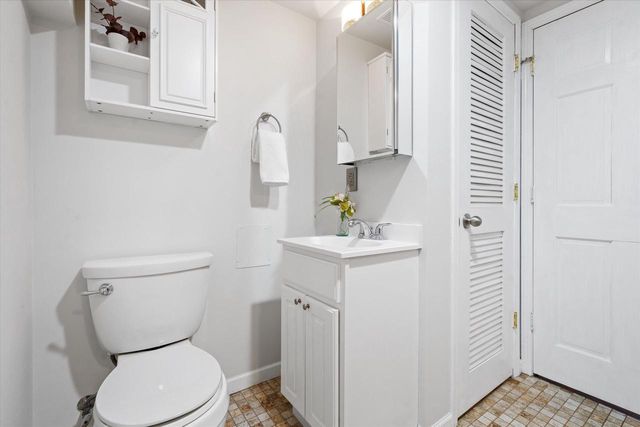 711 E Harvard STREET, Oconomowoc, WI 53066