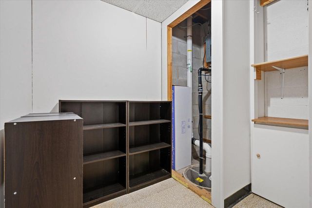 711 E Harvard STREET, Oconomowoc, WI 53066