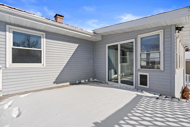 711 E Harvard STREET, Oconomowoc, WI 53066